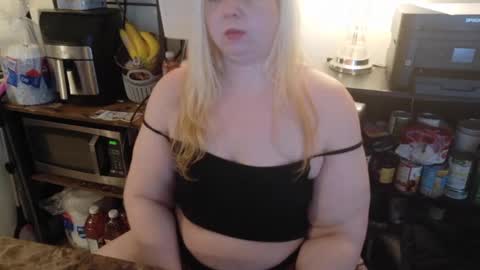 Snapshot of stoned2dabones666 chatting on October 1, 7:41 pm Haily online show from October 1, 7:41 pm