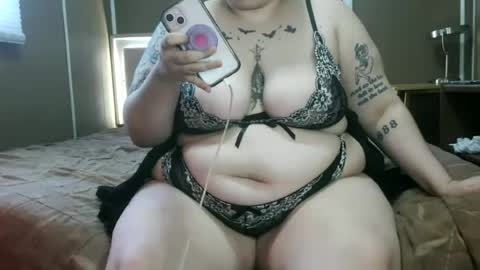 stonedbbw01 online show from July 6, 10:34 pm