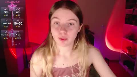 Snapshot of strawberry_juli chatting on October 7, 11:25 am Juli online show from October 7, 11:25 am
