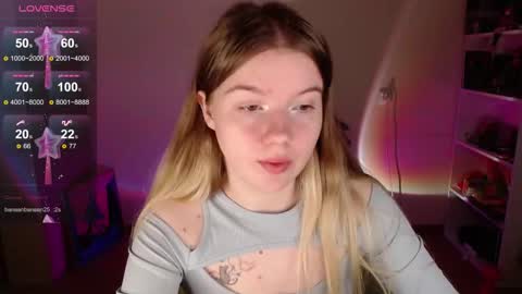 Snapshot of strawberry_juli chatting on September 29, 6:40 am Juli online show from September 29, 6:40 am
