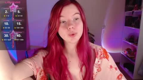 Snapshot of strawberry_juli chatting on October 17, 8:39 am Juli online show from October 17, 8:39 am