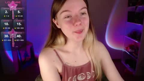 Snapshot of strawberry_juli chatting on September 22, 7:29 am Juli online show from September 22, 7:29 am