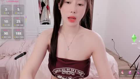 Snapshot of strawberry_loveee chatting on October 15, 5:32 am strawberry_loveee online show from October 15, 5:32 am