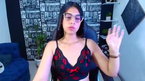 sub_scarlett_ online show from November 28, 2:09 pm