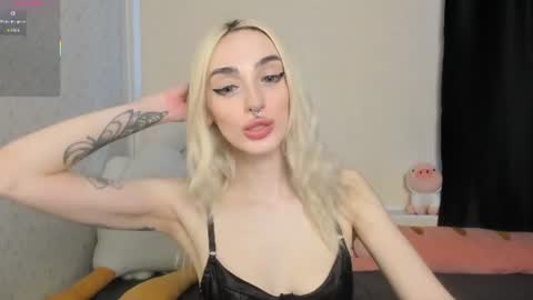 Chloe online show from July 17, 4:00 pm