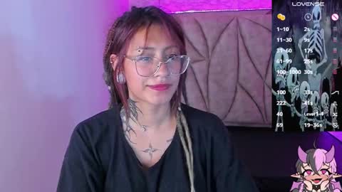 Snapshot of succubus_girl_ chatting on December 6, 12:05 pm Alexy online show from December 6, 12:05 pm