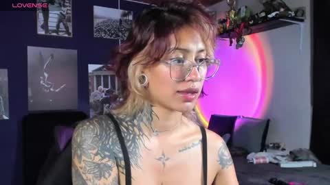 Snapshot of succubus_girl_ chatting on March 3, 1:07 am Alexy online show from March 3, 1:07 am