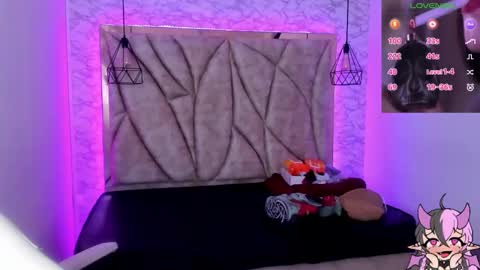 Snapshot of succubus_girl_ chatting on December 22, 1:00 pm Alexy online show from December 22, 1:00 pm