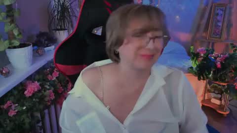 Vivien online show from June 15, 5:24 pm