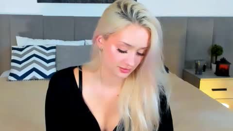 Snapshot of sugarwhisper chatting on October 8, 7:18 pm sugarwhisper online show from October 8, 7:18 pm