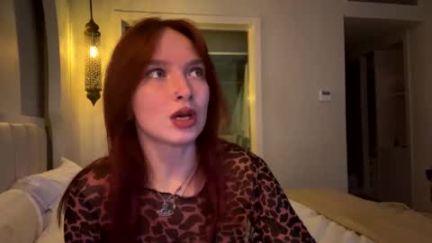 Snapshot of suk_ki chatting on February 17, 6:28 pm Lika ginger Jessy blond online show from February 17, 6:28 pm