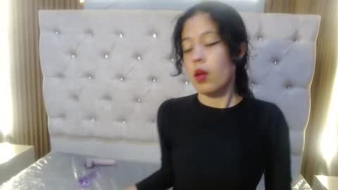 sumersaenzcl202 online show from March 22, 7:42 pm