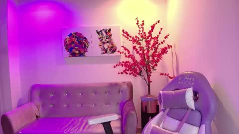 summer_miller online show from January 12, 11:26 am