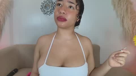 Aillyn Perez online show from June 20, 3:21 am