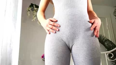 sunluscious online show from February 22, 2:51 pm