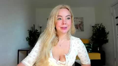 Jenn online show from June 21, 4:38 am