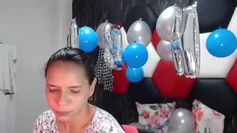 Snapshot of susanleroy chatting on December 19, 3:07 am susanleroy online show from December 19, 3:07 am