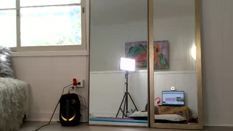 Susie and Lacey online show from August 1, 2:57 am