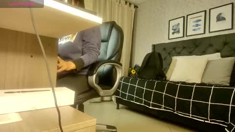   online show from January 3, 12:30 pm