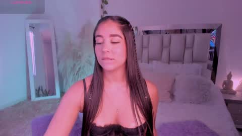 sussy_bell_ online show from April 22, 9:56 pm