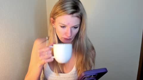 Snapshot of sweet_angel_a chatting on January 12, 10:43 pm Ann - your sweet girl online show from January 12, 10:43 pm