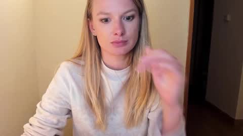 Snapshot of sweet_angel_a chatting on October 26, 10:38 pm Ann - your sweet girl online show from October 26, 10:38 pm