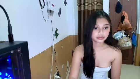sweet_angela0701 online show from May 1, 3:10 am