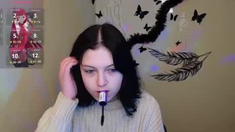 Snapshot of sweet_cherryg chatting on January 19, 1:01 pm Ivy online show from January 19, 1:01 pm
