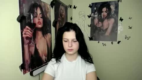 Snapshot of sweet_cherryg chatting on September 23, 12:03 pm Ivy online show from September 23, 12:03 pm