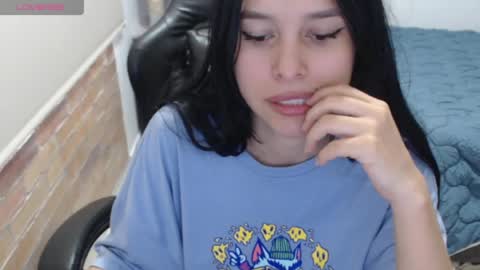 sweet_cloe444 online show from June 20, 4:32 pm
