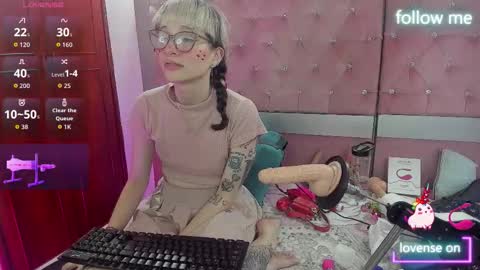  emmili  online show from November 18, 1:45 pm