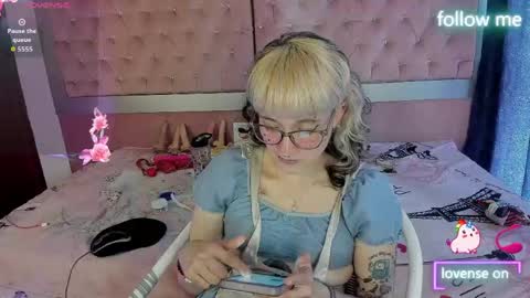  emmili  online show from April 30, 5:40 pm
