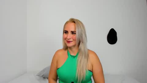 sweet_flower_yb online show from March 19, 9:30 pm