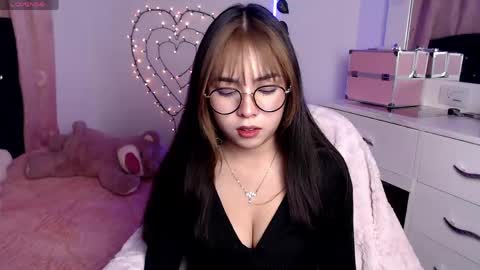Hannah online show from April 30, 1:55 am