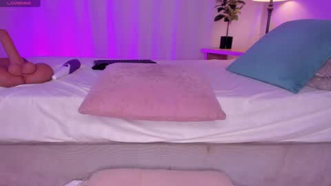 Snapshot of sweet_kahia chatting on December 15, 4:18 am Diana online show from December 15, 4:18 am