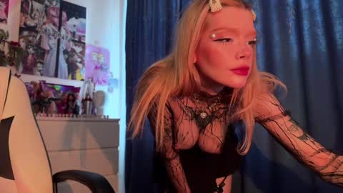Snapshot of sweet_melissa133 chatting on January 13, 10:14 am Melissa. Join me on Fansly link in social medias online show from January 13, 10:14 am