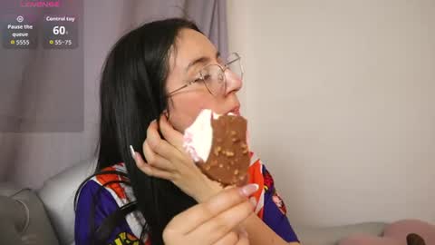 Sammy Lauren online show from August 3, 3:54 am