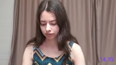 Snapshot of sweet_sweet_angel chatting on October 14, 9:45 am Angel online show from October 14, 9:45 am