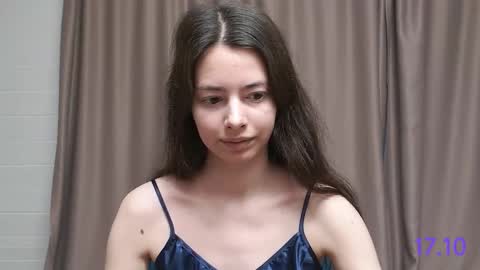 Snapshot of sweet_sweet_angel chatting on October 17, 10:18 am Angel online show from October 17, 10:18 am
