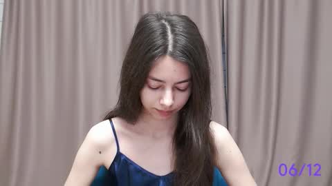 Snapshot of sweet_sweet_angel chatting on December 6, 11:00 am Angel online show from December 6, 11:00 am
