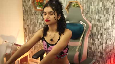 Salom independent model online show from July 7, 7:38 pm