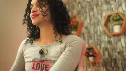 Salom independent model online show from July 17, 9:40 pm