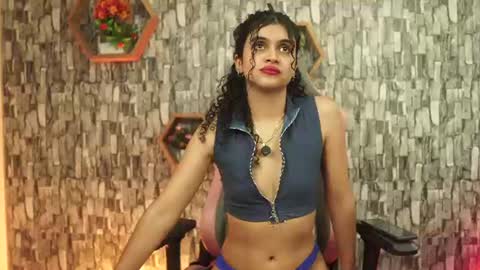 Salom independent model online show from August 4, 8:48 pm
