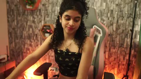 Salom independent model online show from April 29, 8:36 pm
