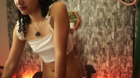 Salom independent model online show from May 15, 11:51 pm