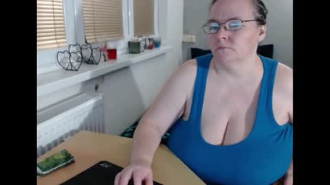 Snapshot of sweetboobs85h chatting on February 18, 7:21 pm Sweetboobs85h online show from February 18, 7:21 pm