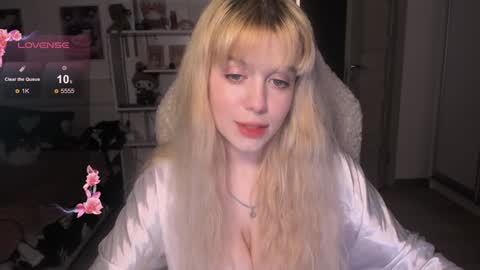 Lisa online show from February 4, 2:53 pm