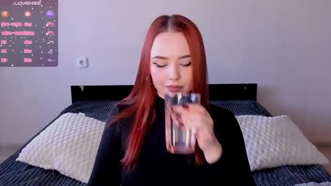 Snapshot of sweetie_candy_ chatting on December 7, 12:02 pm Hannah online show from December 7, 12:02 pm