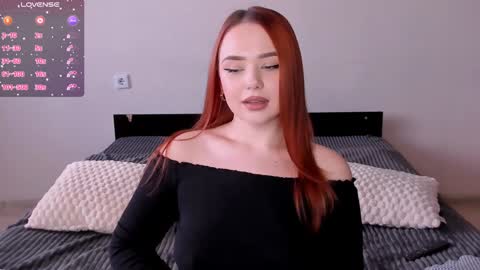 Snapshot of sweetie_candy_ chatting on December 18, 12:18 pm Hannah online show from December 18, 12:18 pm