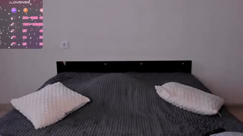 Snapshot of sweetie_candy_ chatting on December 12, 12:44 pm Hannah online show from December 12, 12:44 pm